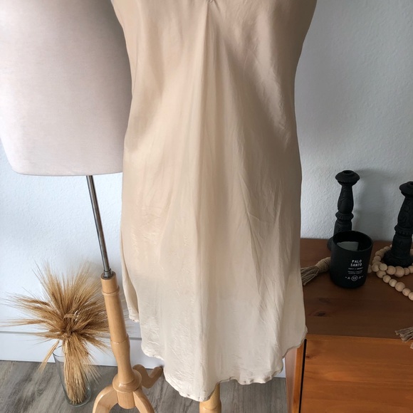 SOLD ❌ DAINTY VINTAGE BEIGE SLIP DRESS - Picture 3 of 5